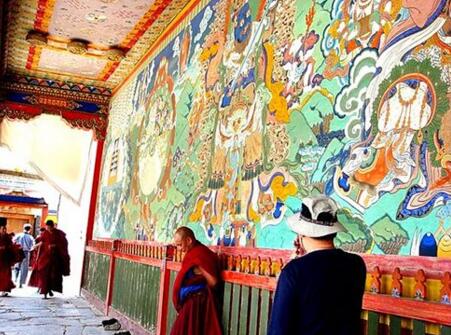 中国藏学府拉卜楞寺首次启动古建油饰彩绘修复
